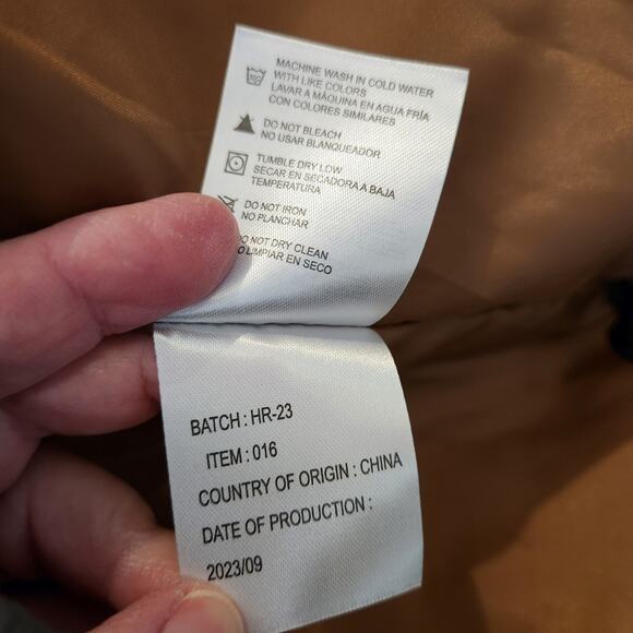 ICEBURG Black Quilted Thin Layer Synthetic Down Jacket Mens Medium Pockets NEW - Picture 7 of 12